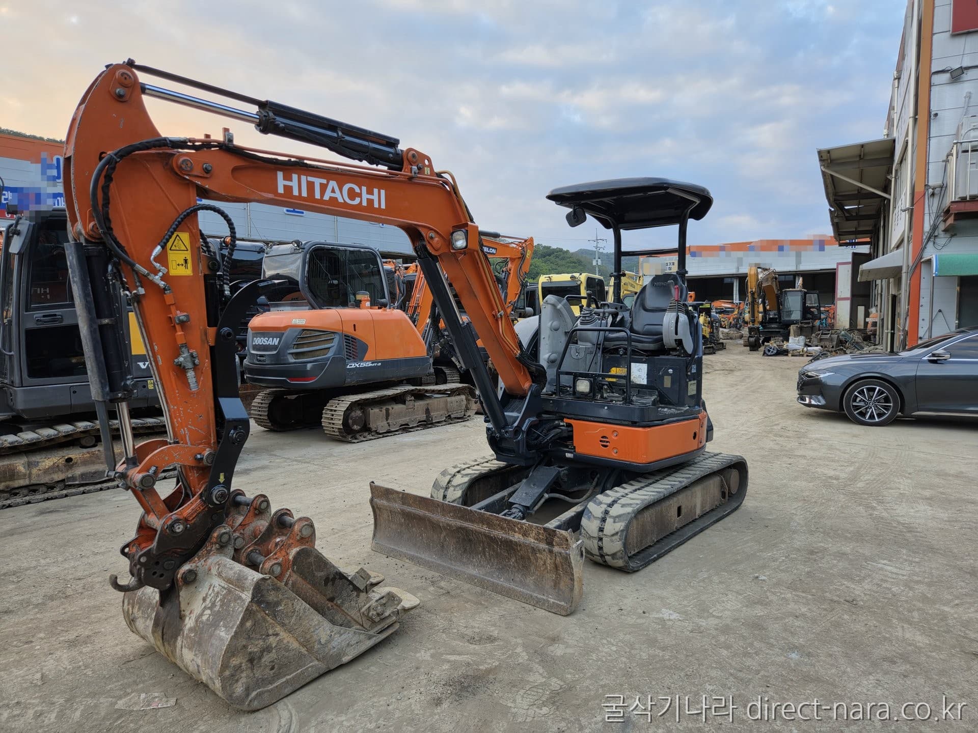 Hitachi ZX35