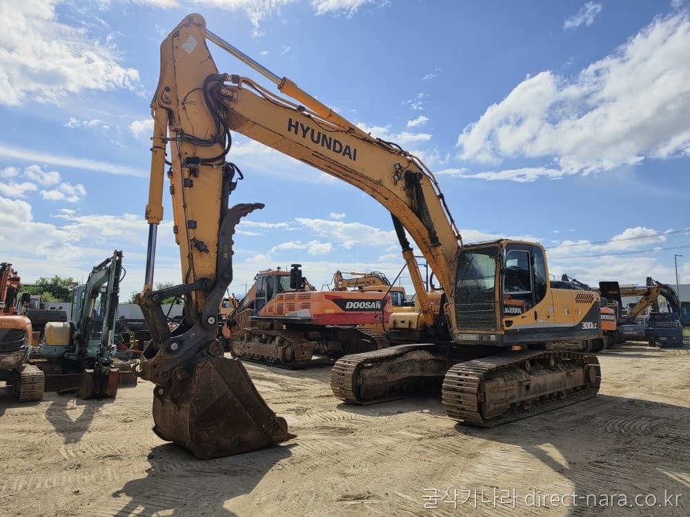HD Hyundai R300