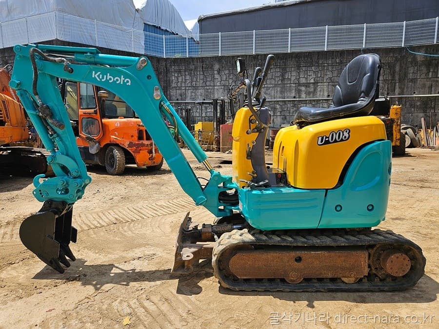 Kubota U008
