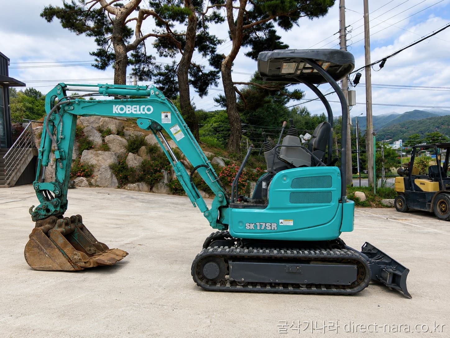 Kobelco SK17