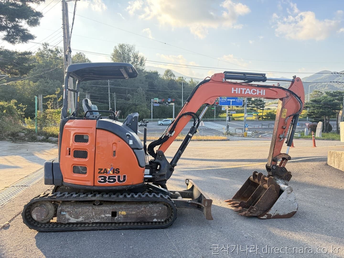 Hitachi ZX35