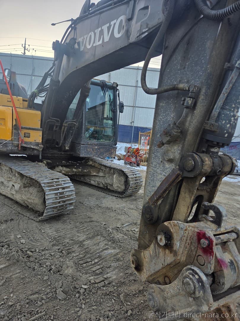 Volvo EC235