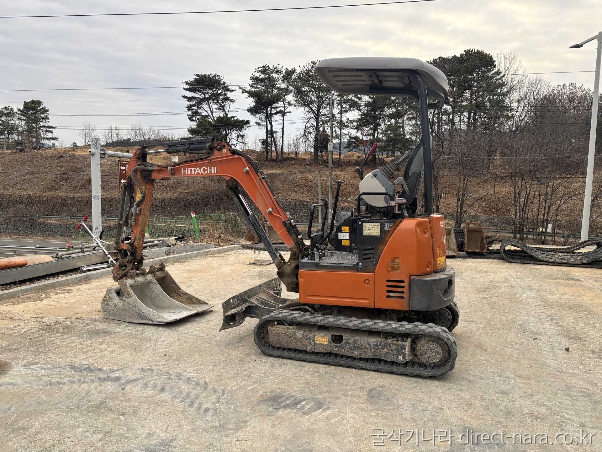 Hitachi ZX17