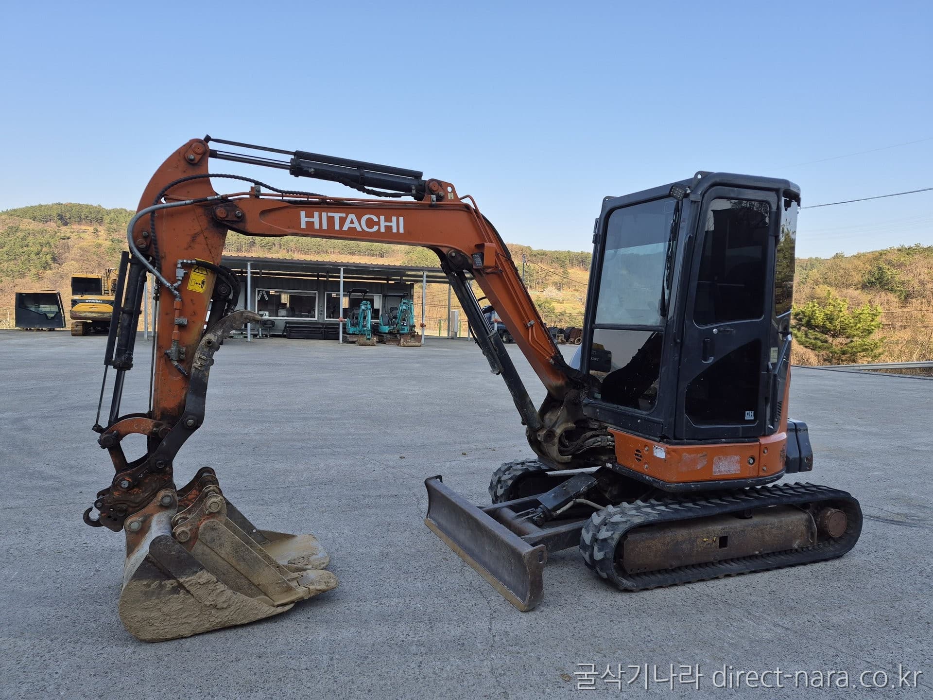 Hitachi ZX35
