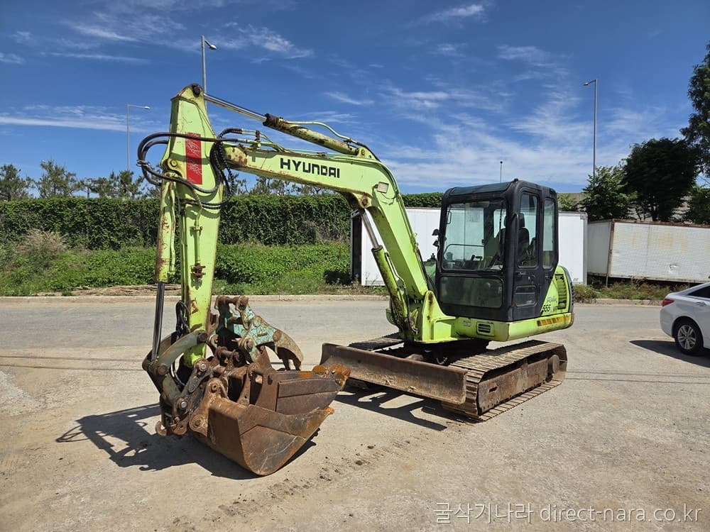 HD Hyundai R555
