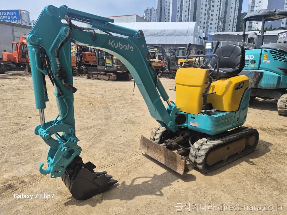 Kubota U008
