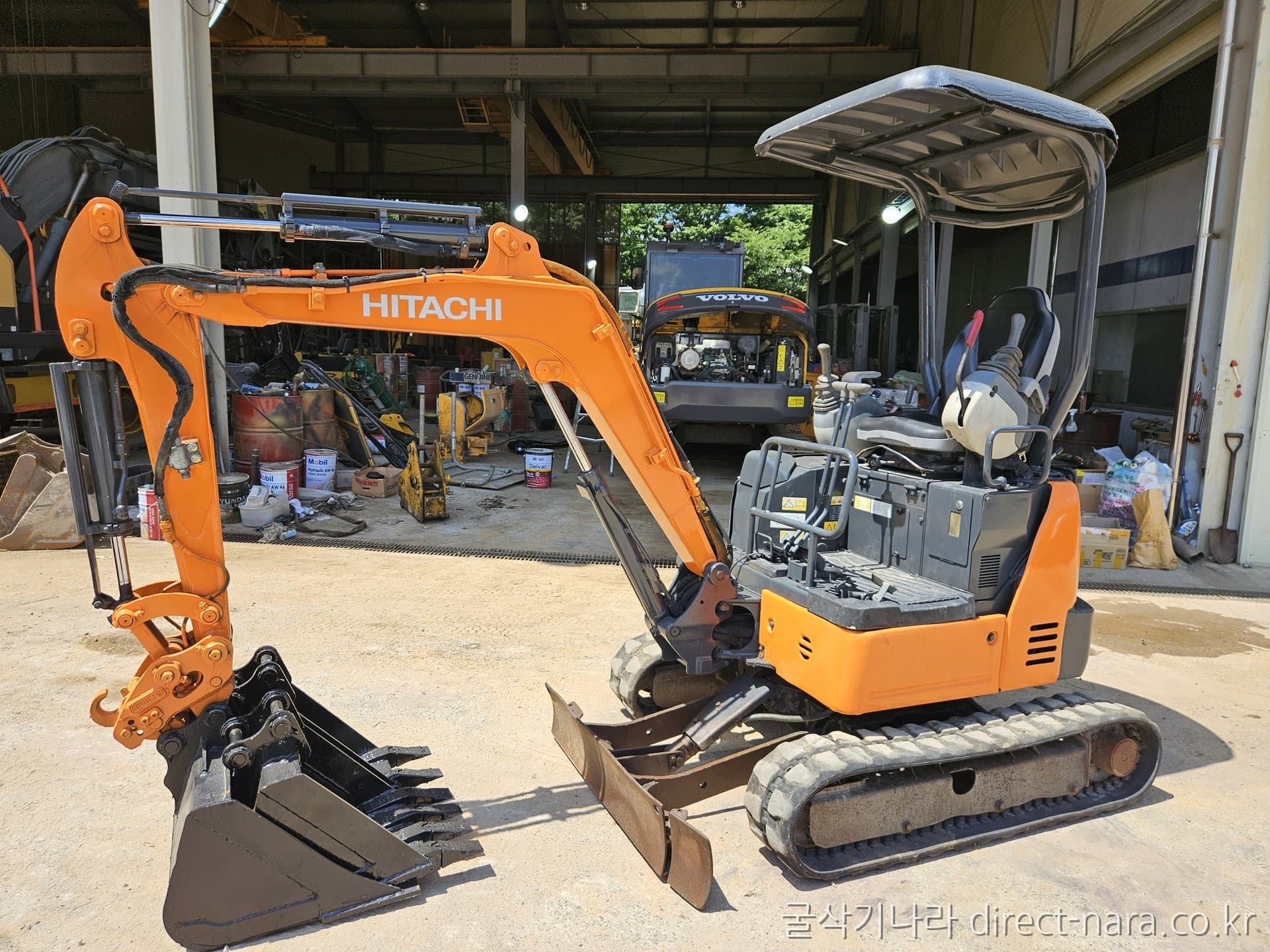 Hitachi ZX17U