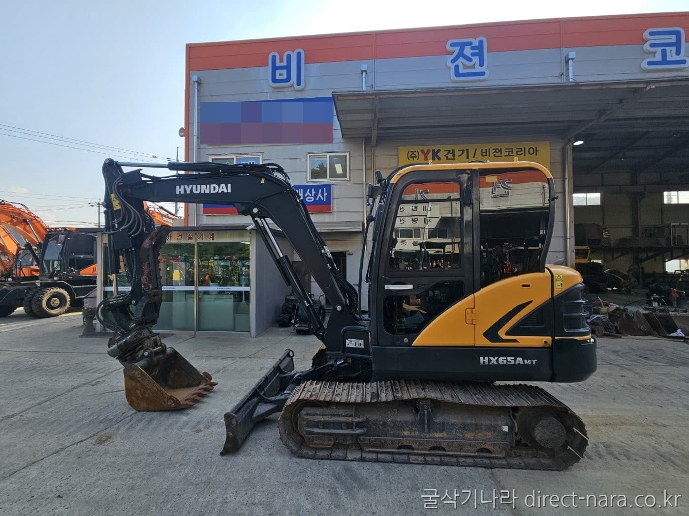 HD Hyundai HX65AMT