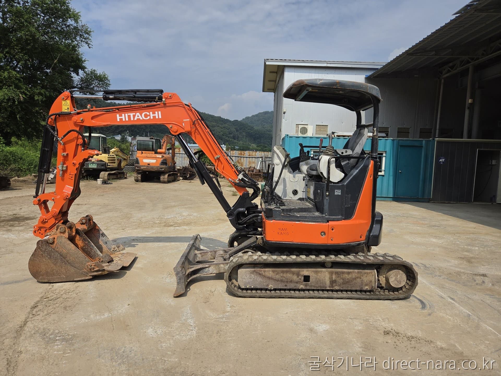 Hitachi ZX30