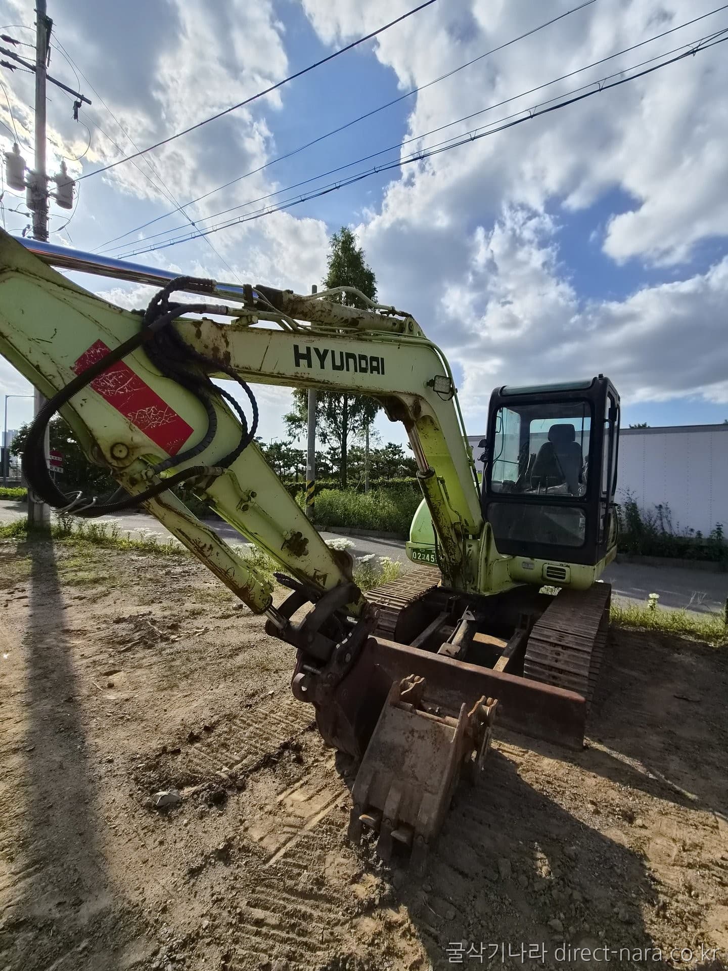 HD Hyundai R555
