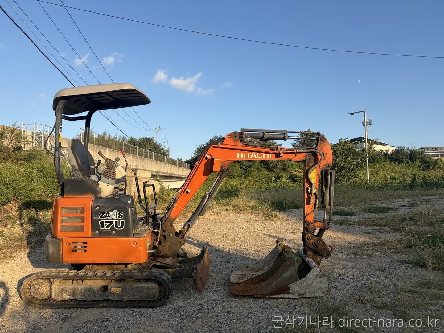 Hitachi ZX17
