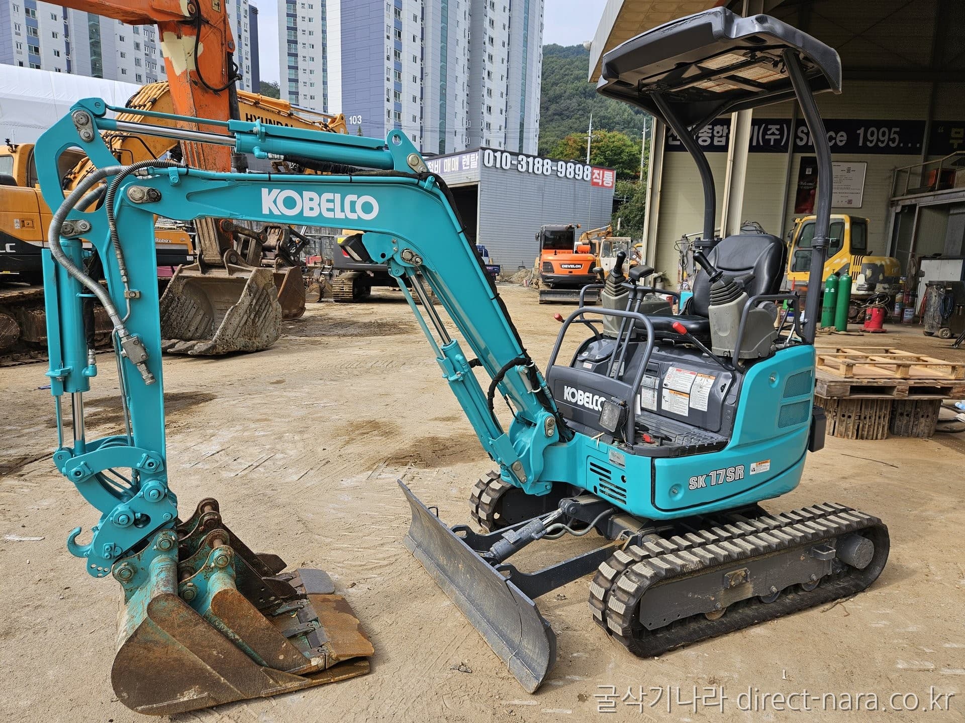Kobelco SK17