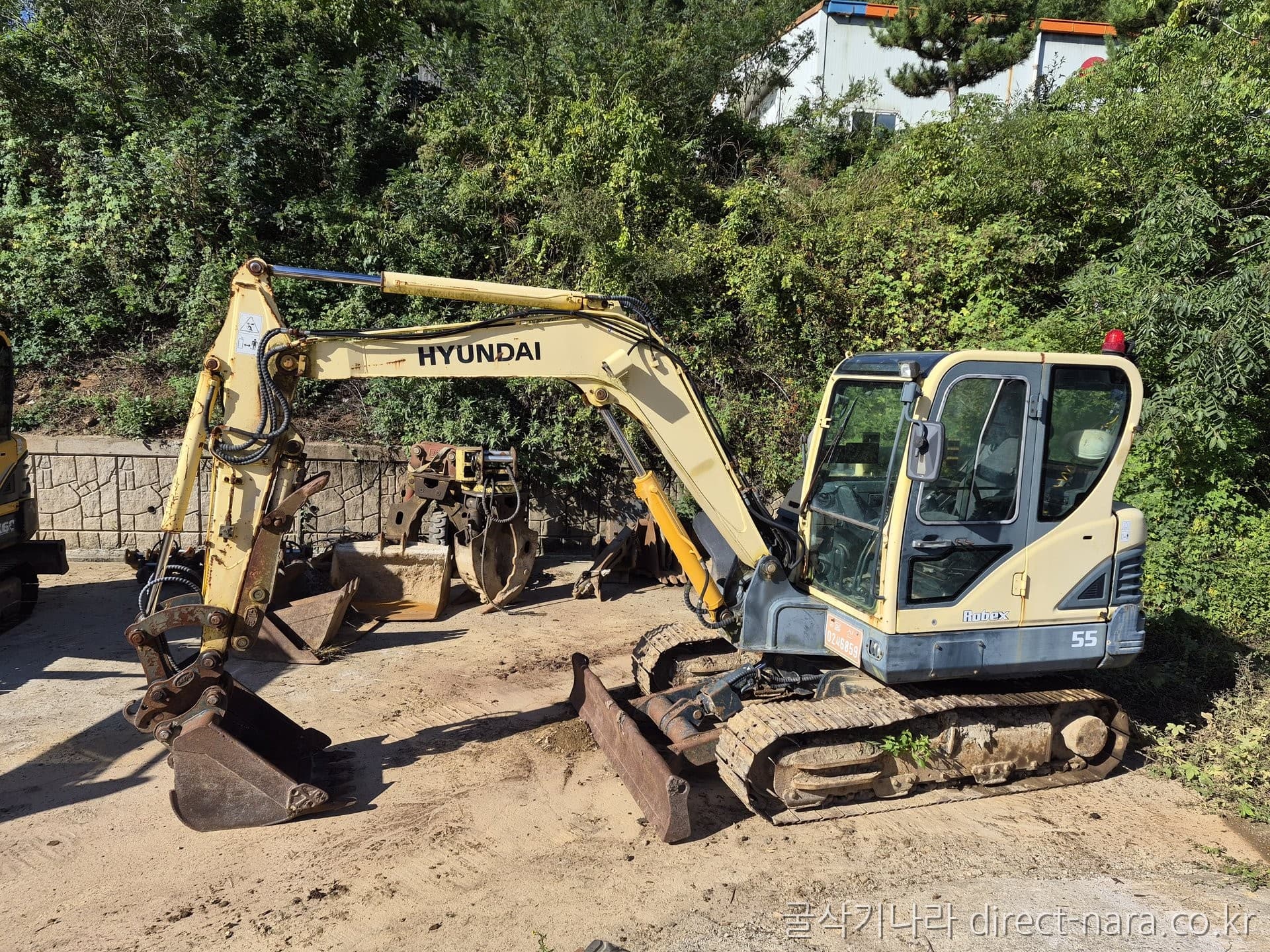 HD Hyundai R55