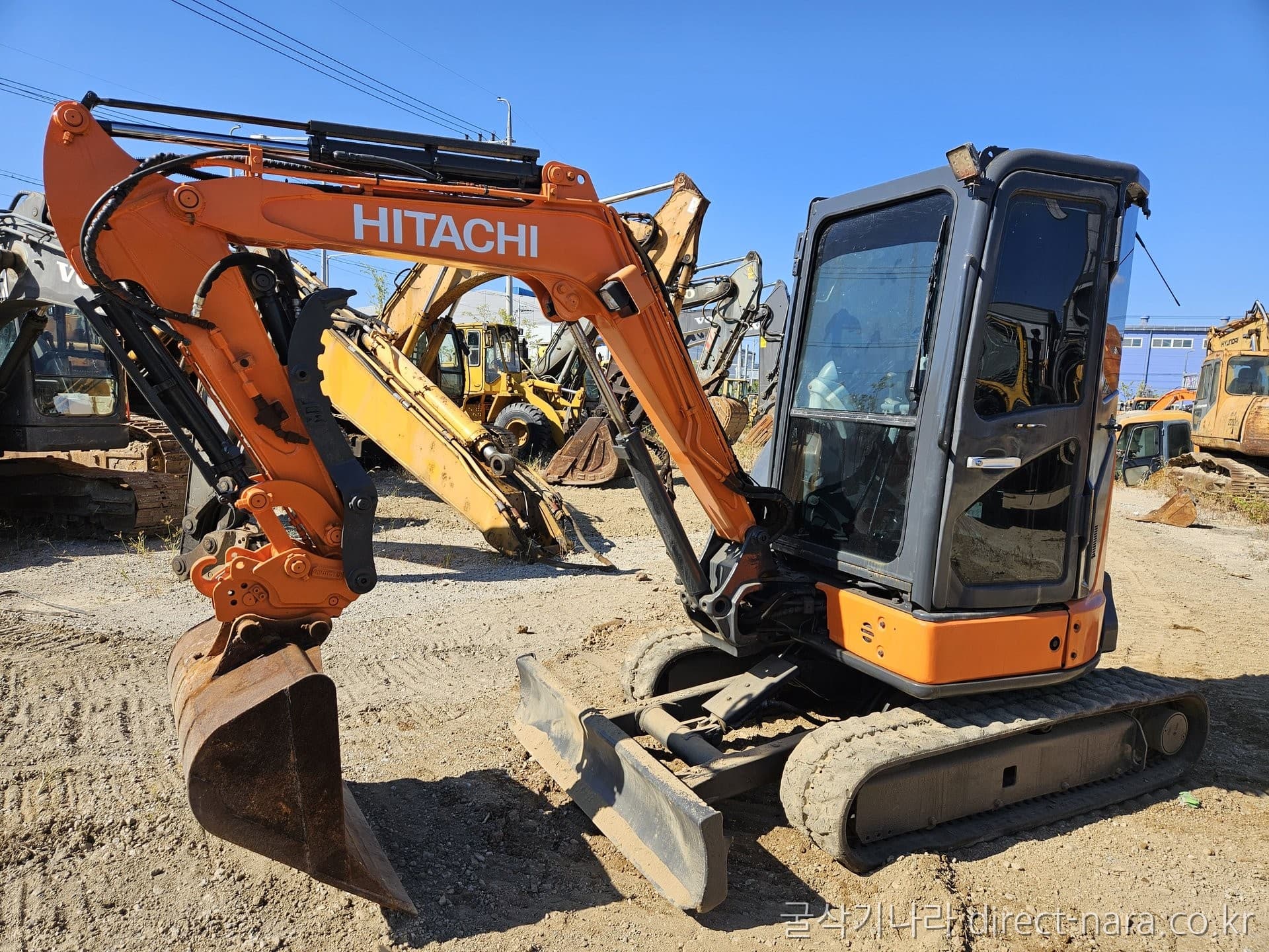 Hitachi ZX30