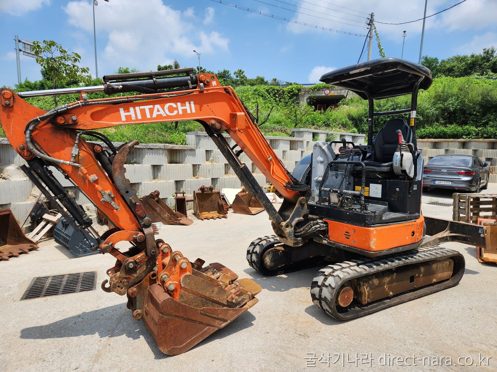 Hitachi ZX30