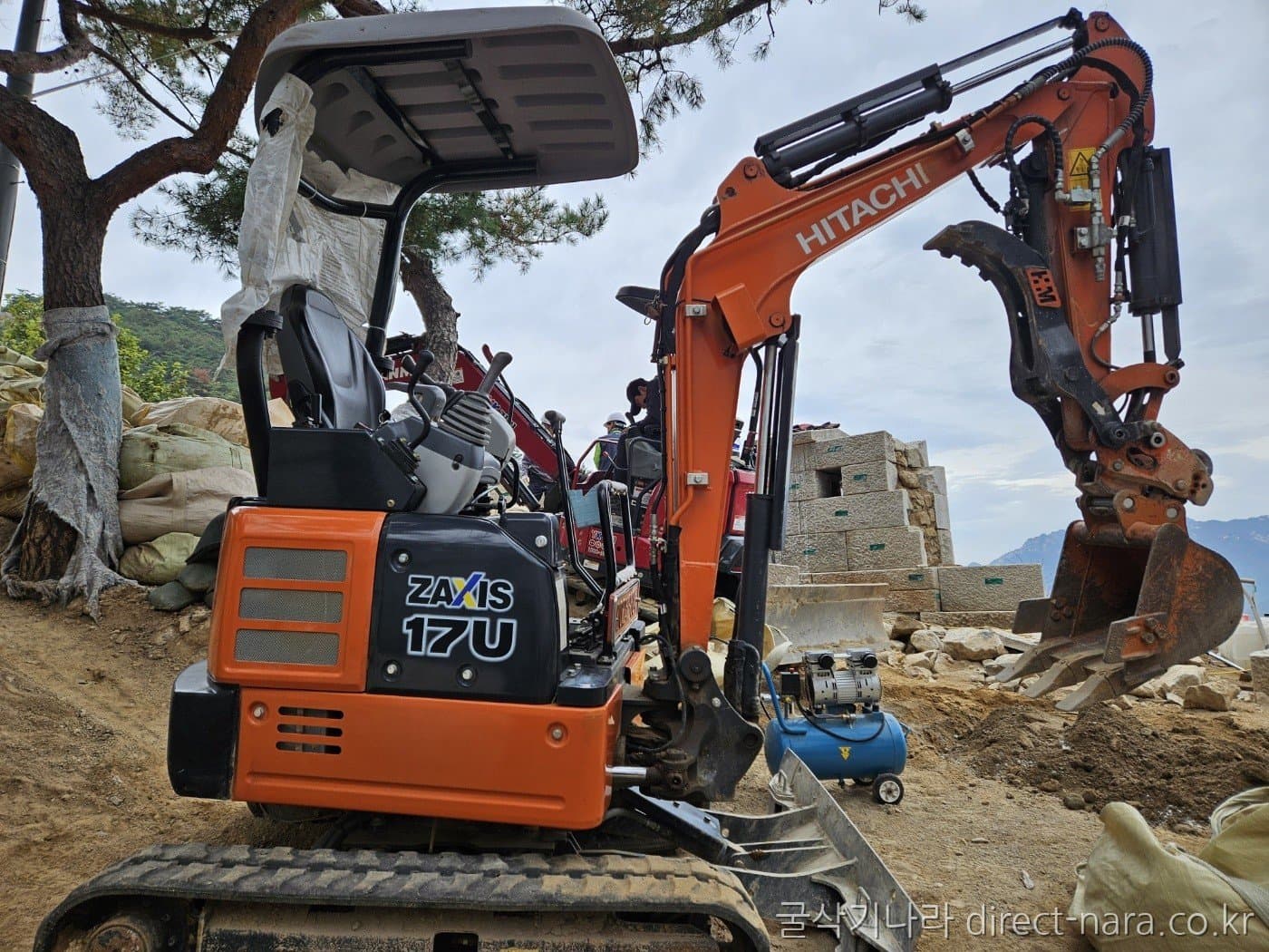 Hitachi ZX17