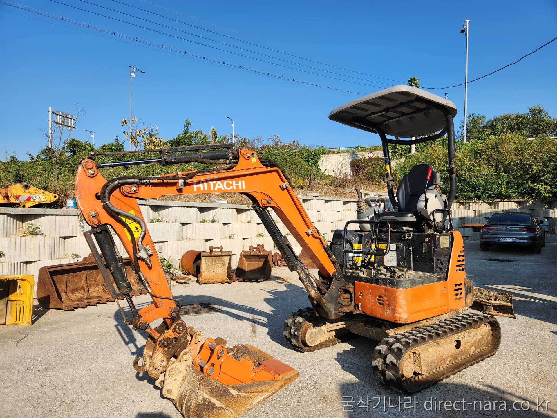 Hitachi ZX17
