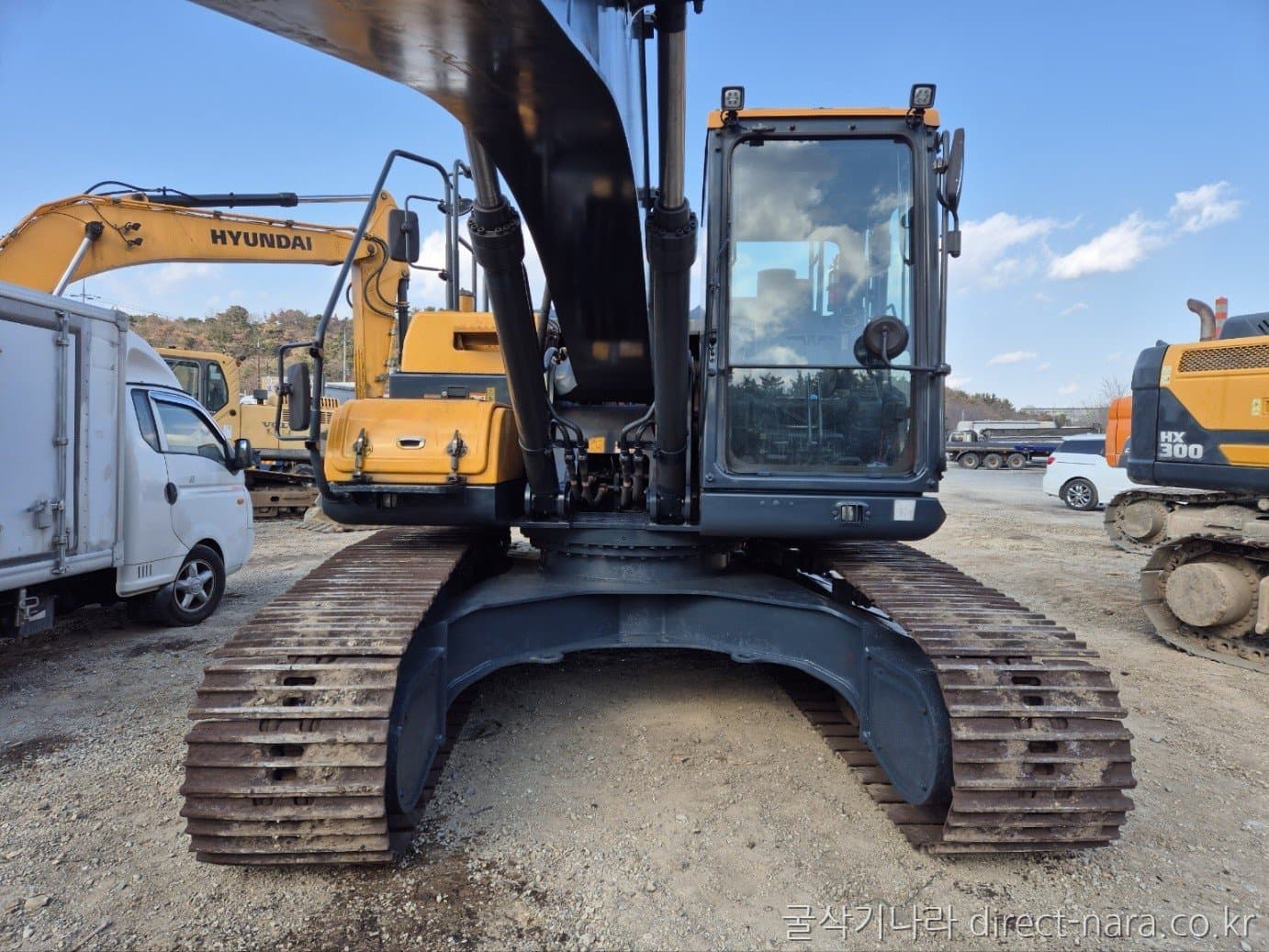 HD Hyundai HX220