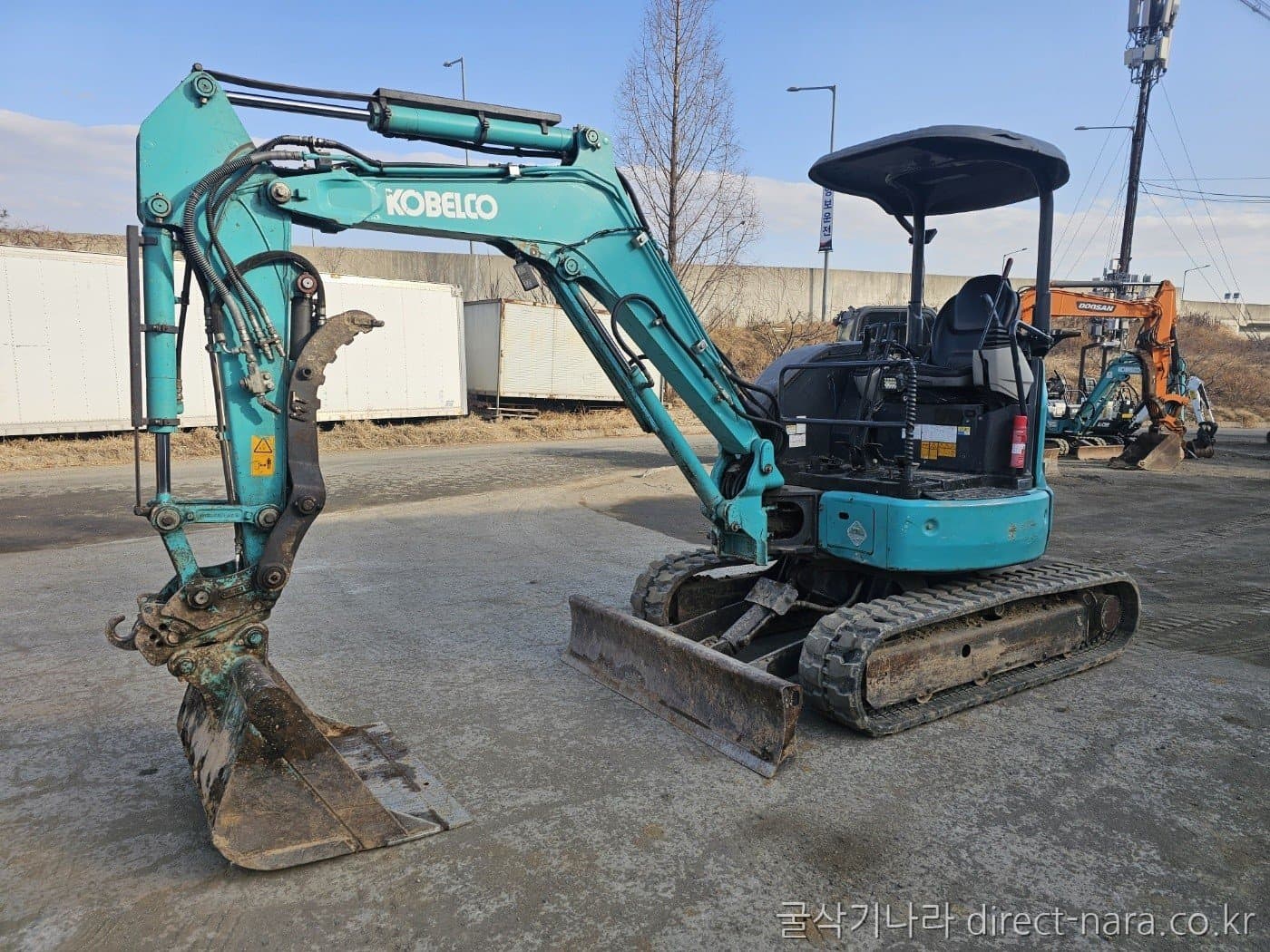 Kobelco SK28