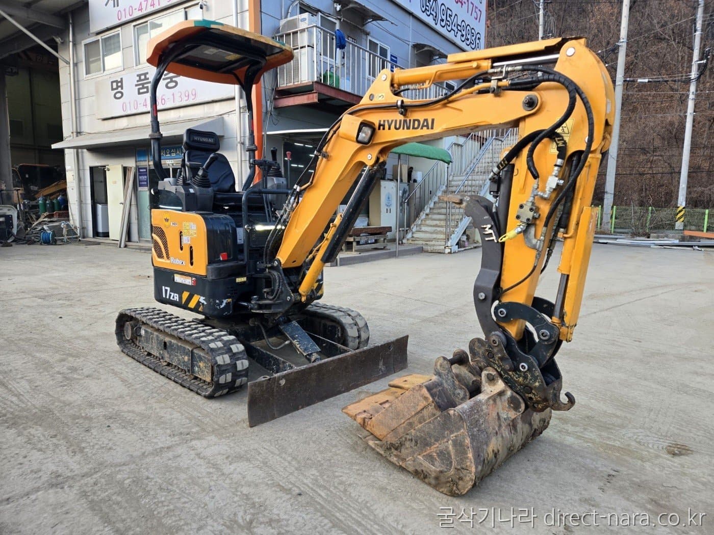 HD Hyundai R17