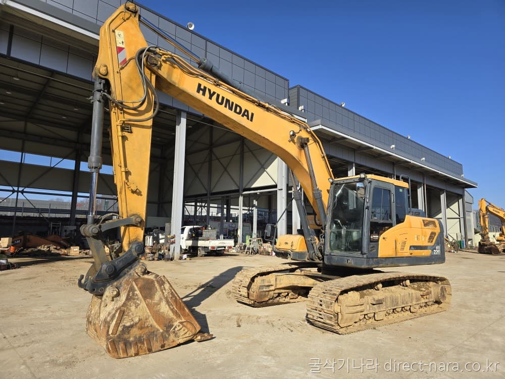 HD Hyundai HX220