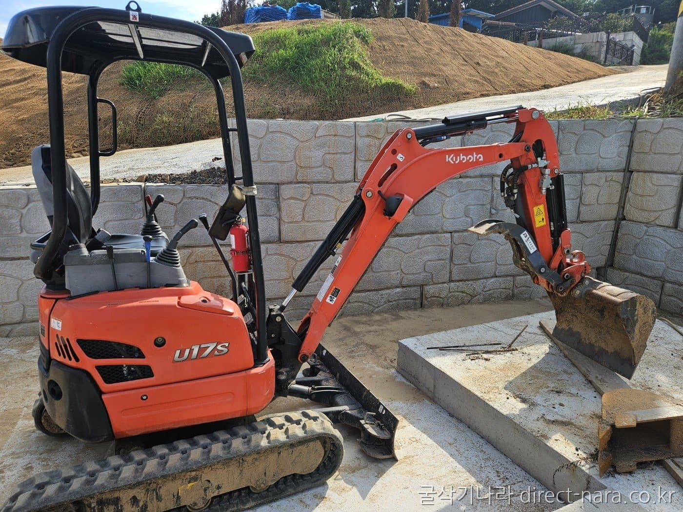 Kubota U17