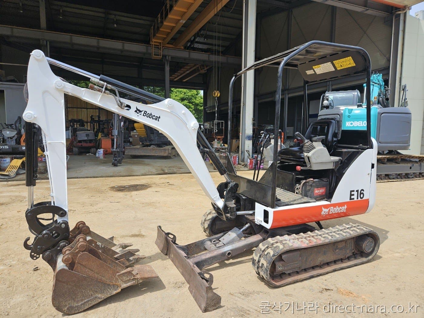 Bobcat E16
