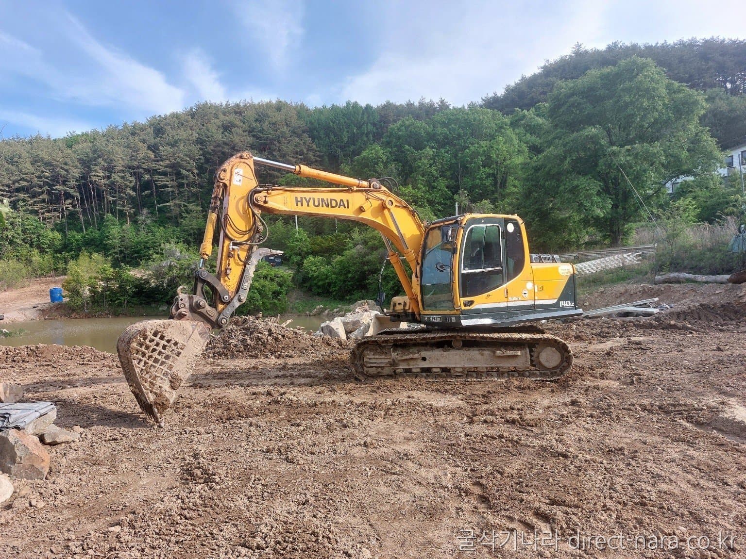HD Hyundai R140