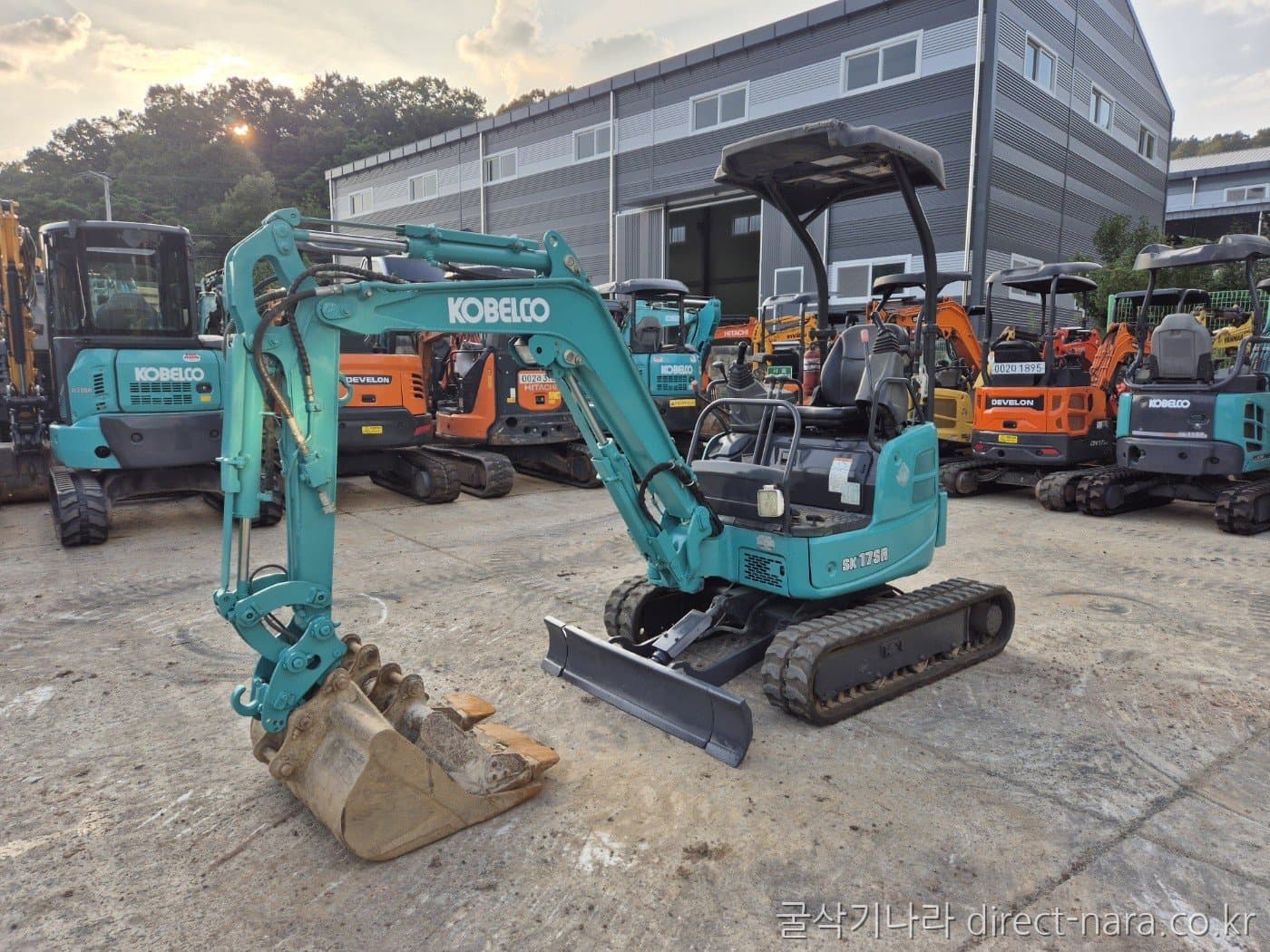 Kobelco SK17