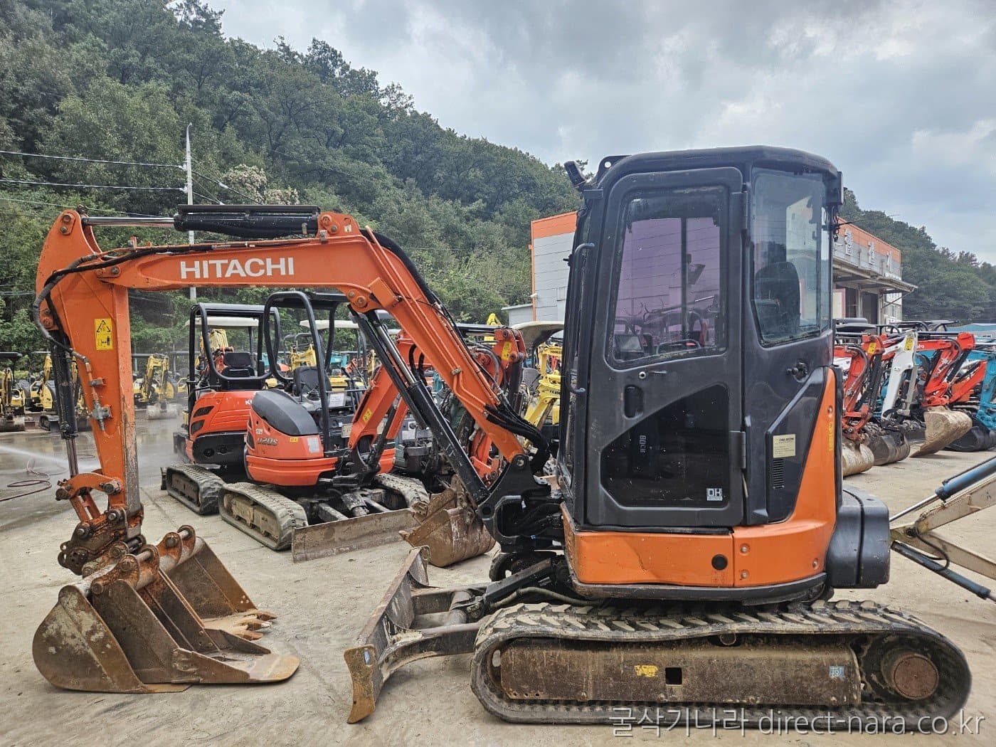 Hitachi ZX35