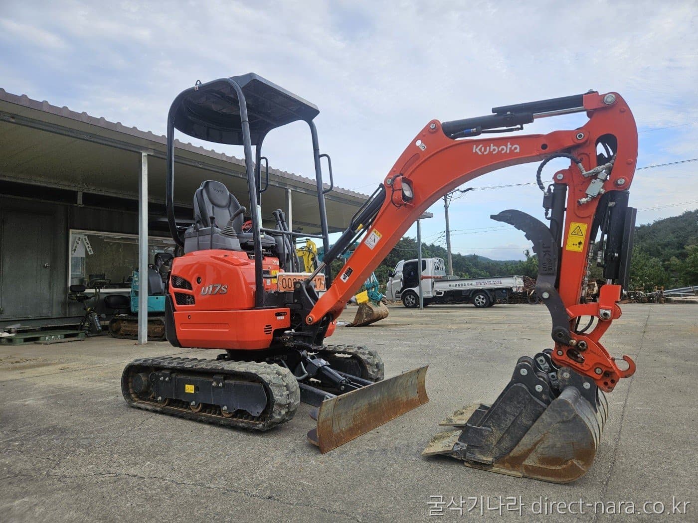 Kubota U17
