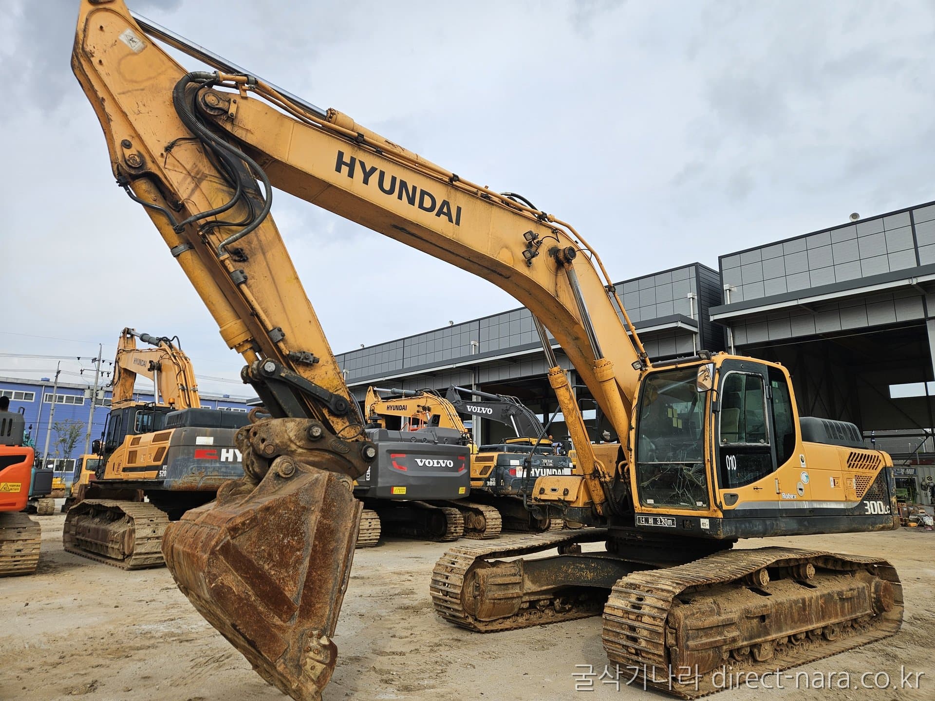 HD Hyundai R300