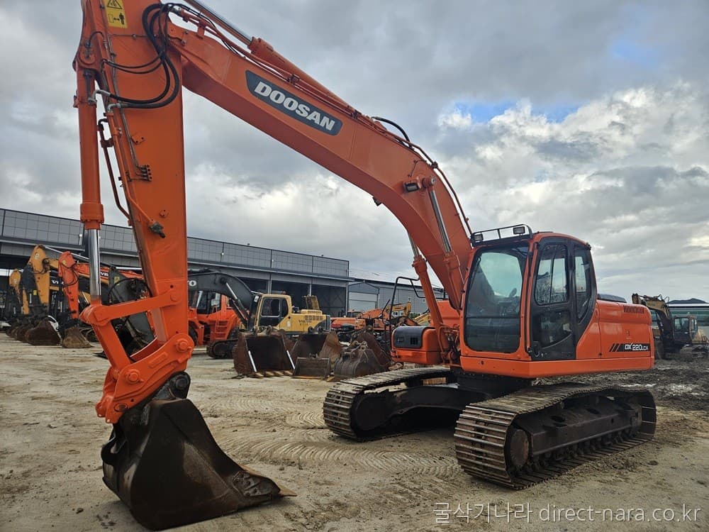 Doosan (Develon) DX220LCA