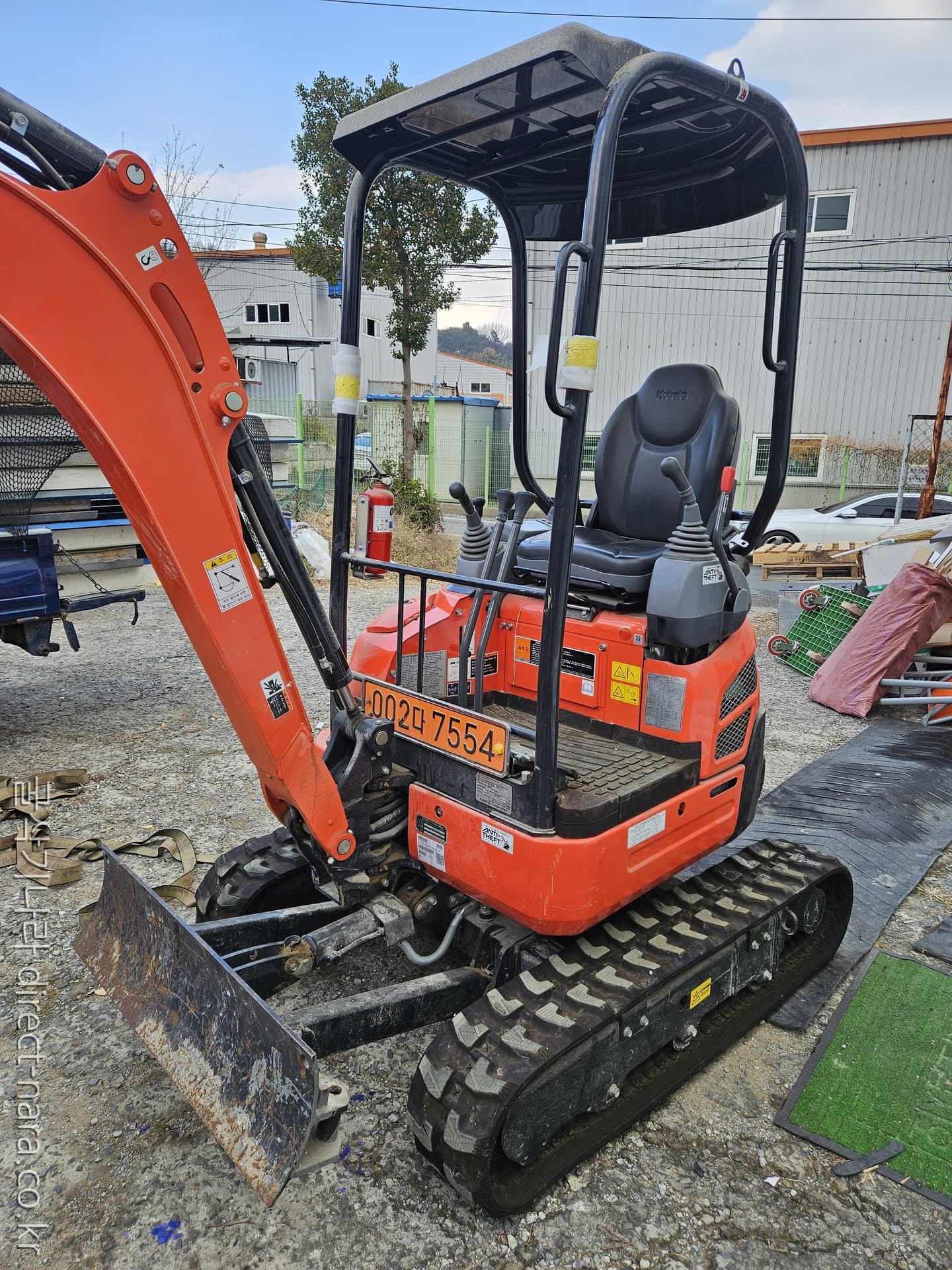 Kubota U17S