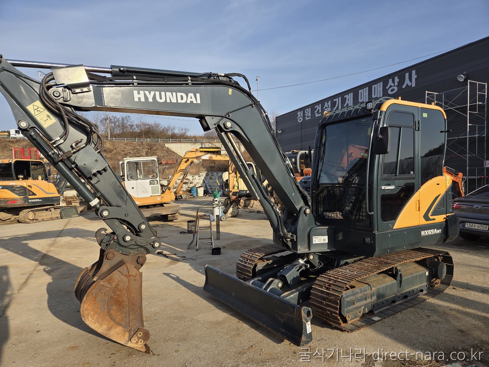 HD Hyundai HX65AMT