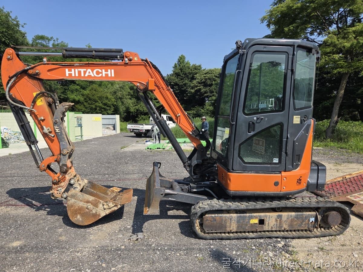 Hitachi ZX35