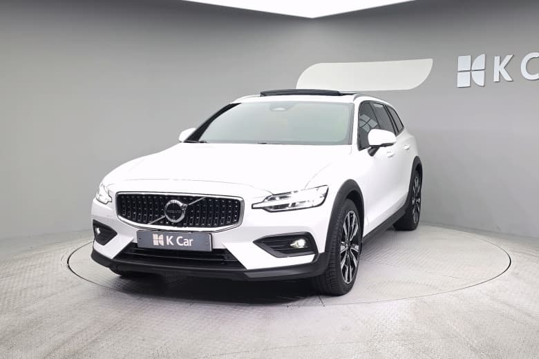 Volvo V60 Cross Country 2 Gen, 2025