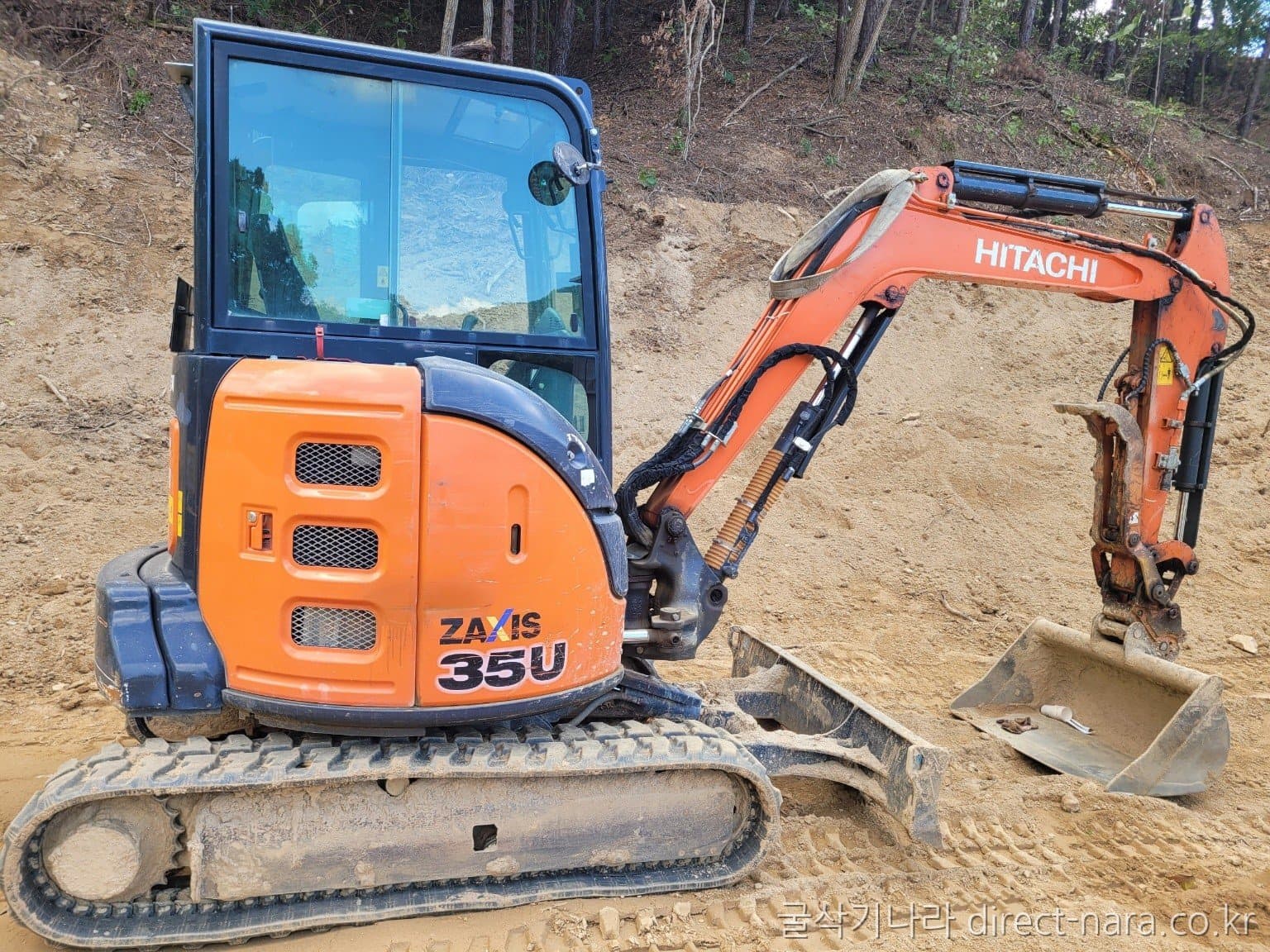 Hitachi ZX35