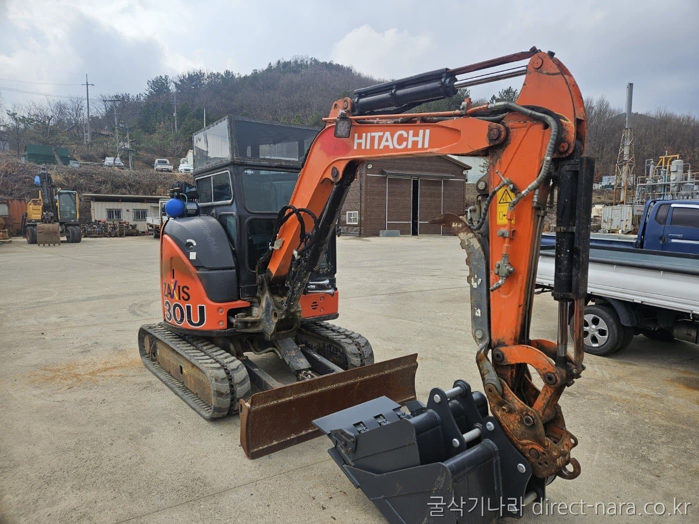 Hitachi ZX30