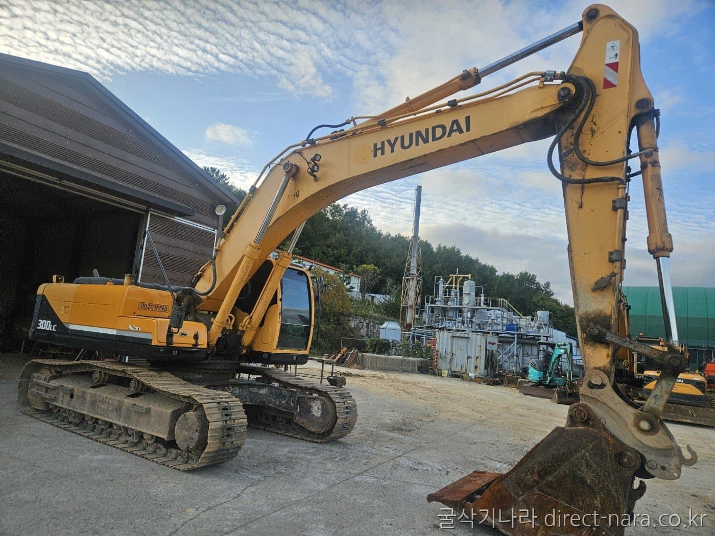 HD Hyundai R300LC
