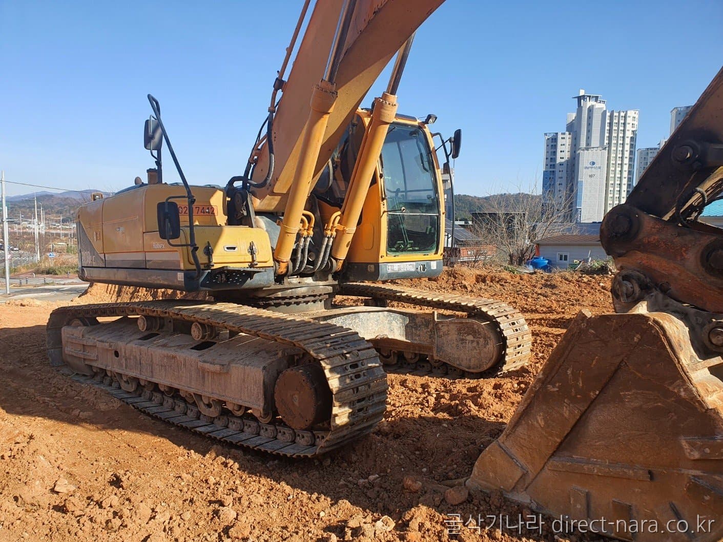 HD Hyundai R300LC