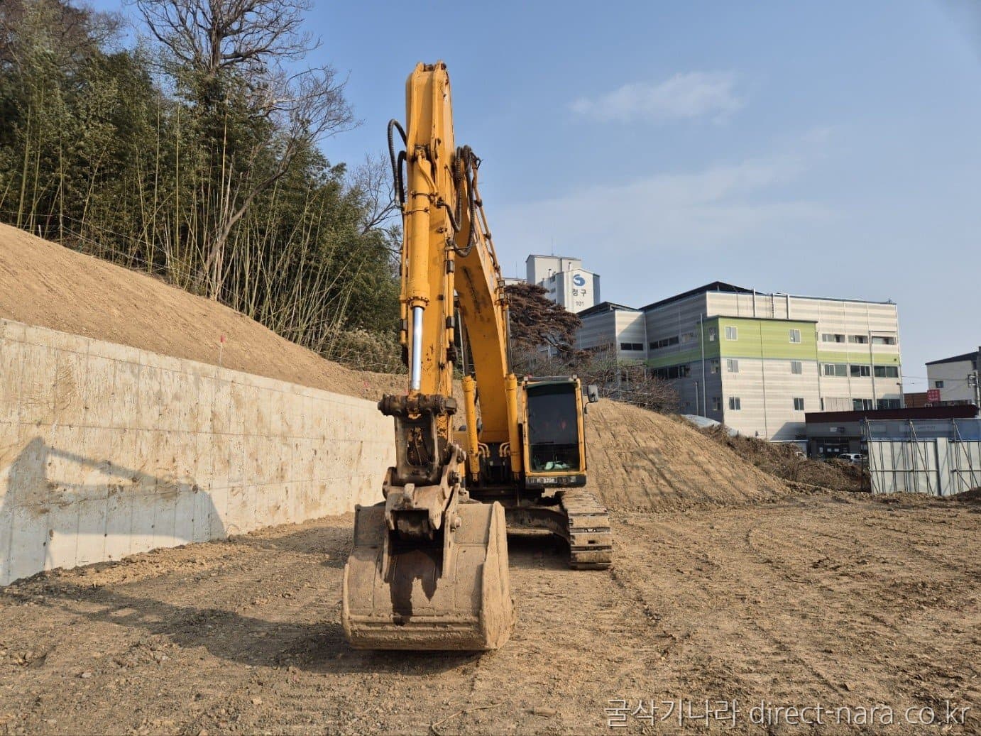 HD Hyundai R300LC