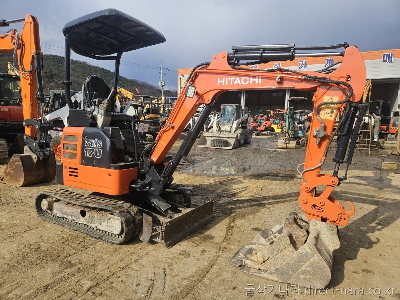 Hitachi ZX17