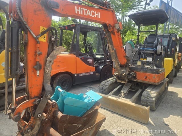 Hitachi ZX35