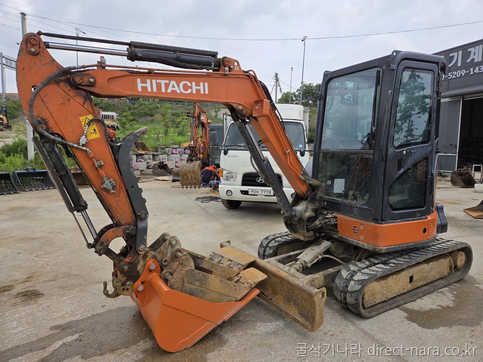 Hitachi ZX35